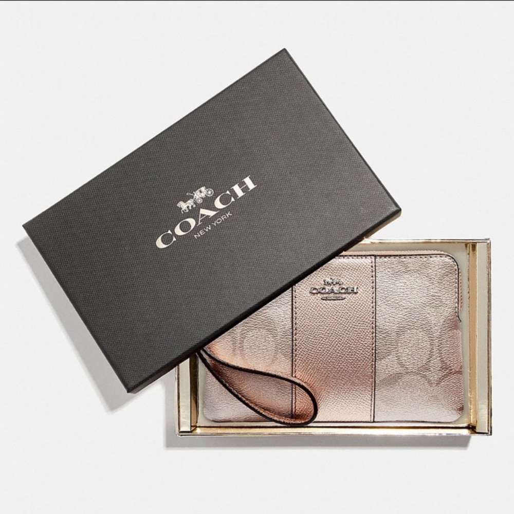 NIB Coach Boxed Signature Corner Zip Wristlet